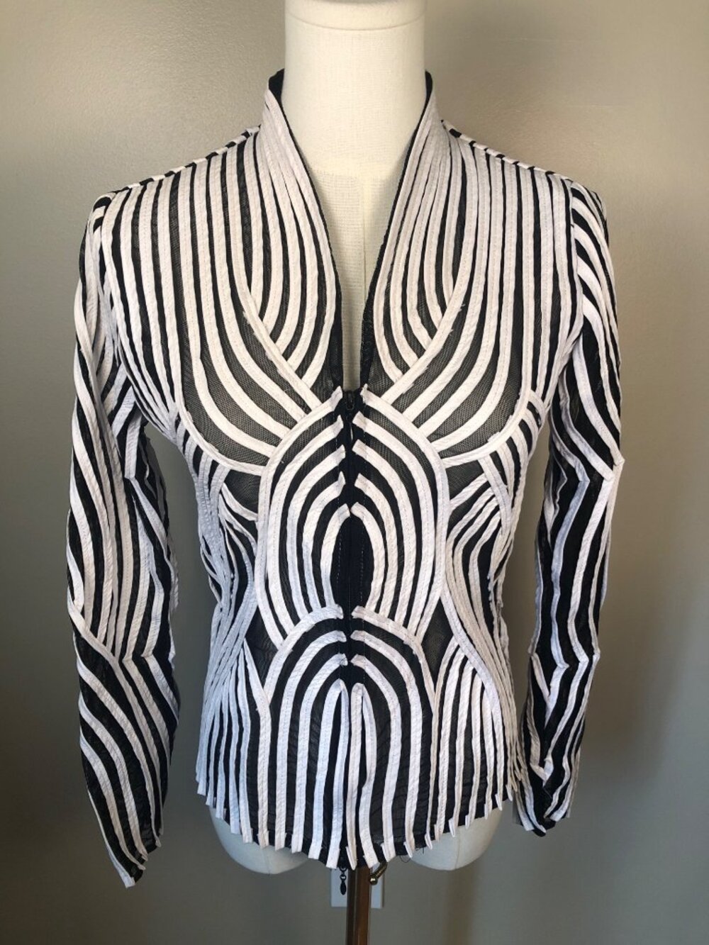 Alexandra Rosati Geometric Ribbon Black & White Mesh Jacket Top Size 8